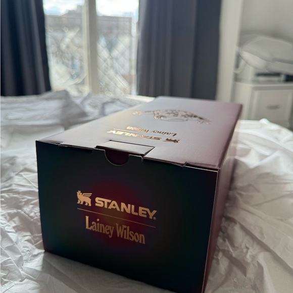 Stanley X Lainey Wilson “Country Gold” limited edition Quencher H2.0 tumbler - Picture 4 of 8